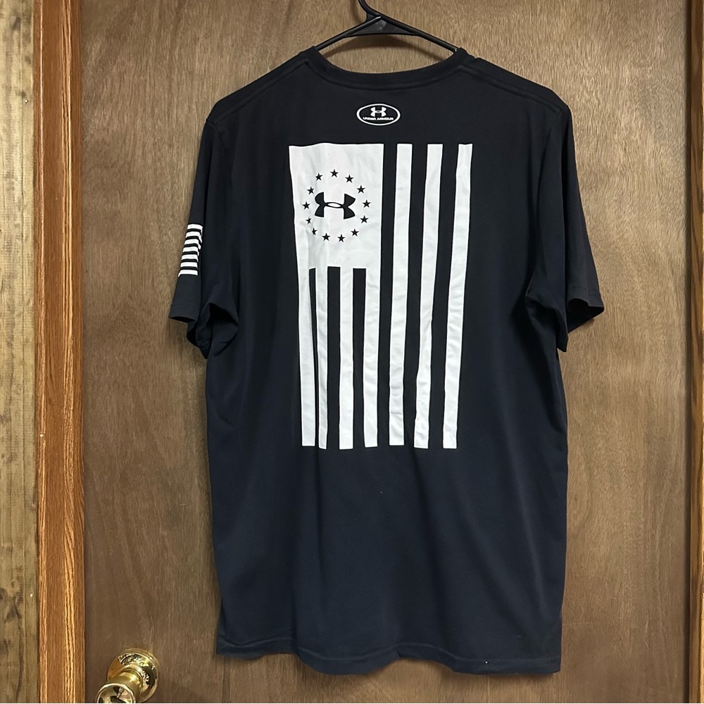 Under‎ Armour Short Sleeve Shirt Large